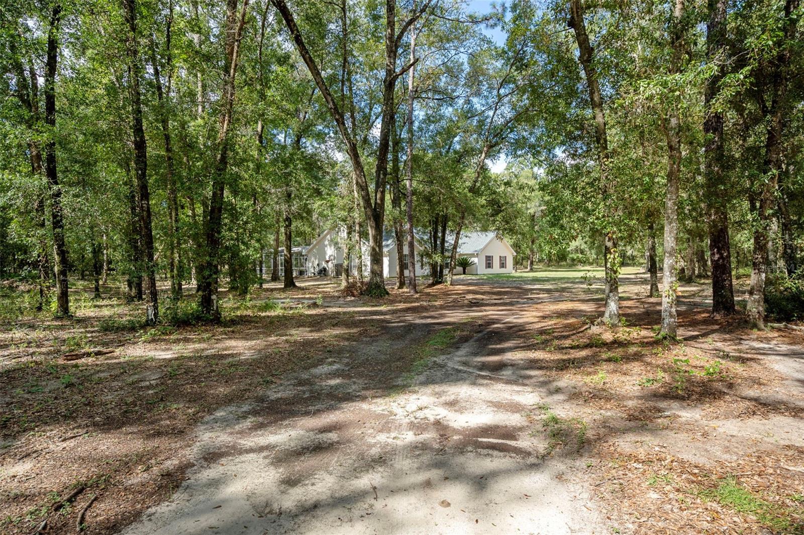 Listing photo id 65 for 12950 Oakview Avenue