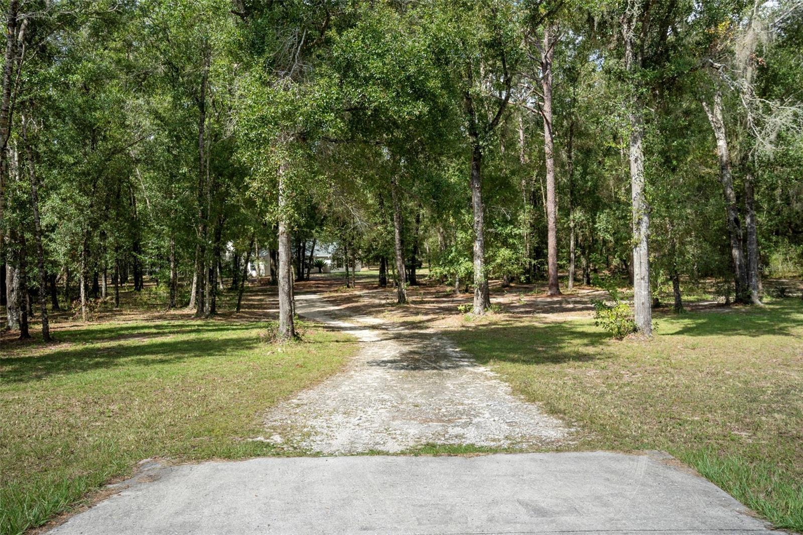 Listing photo id 66 for 12950 Oakview Avenue