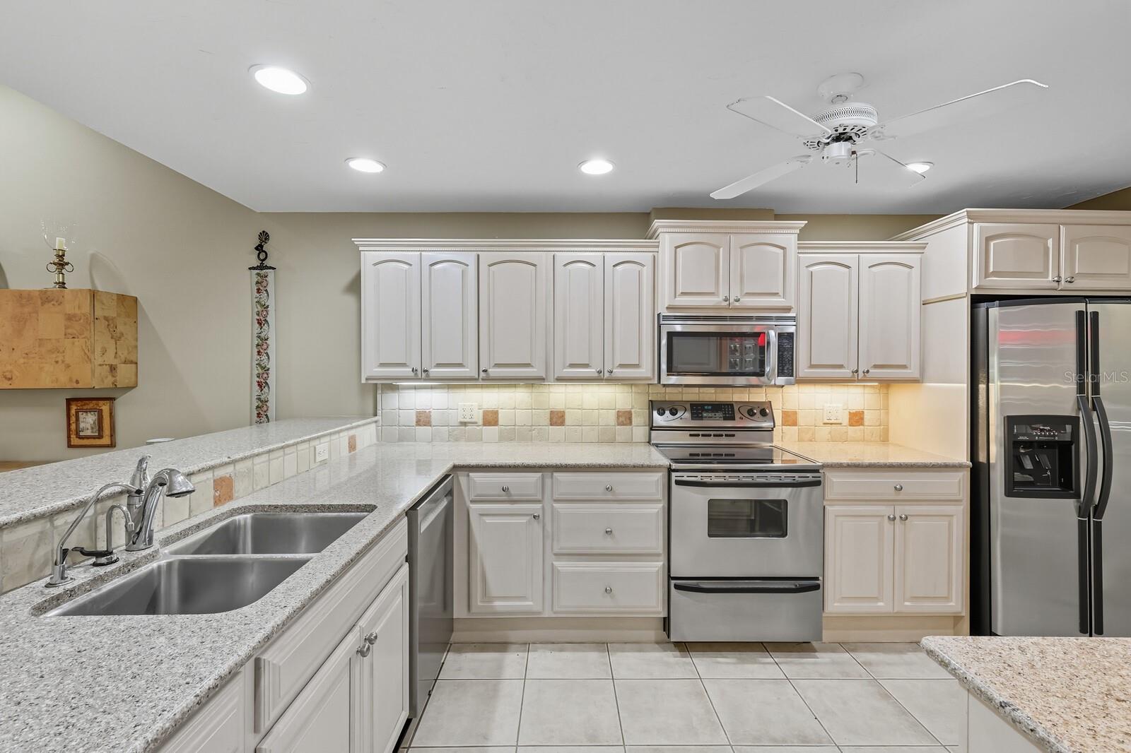Image 11 of 33 For 3904 Wilshire Court 81