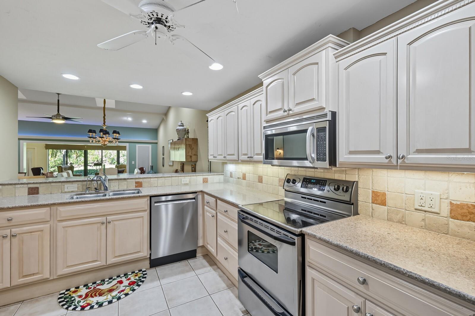 Image 13 of 33 For 3904 Wilshire Court 81