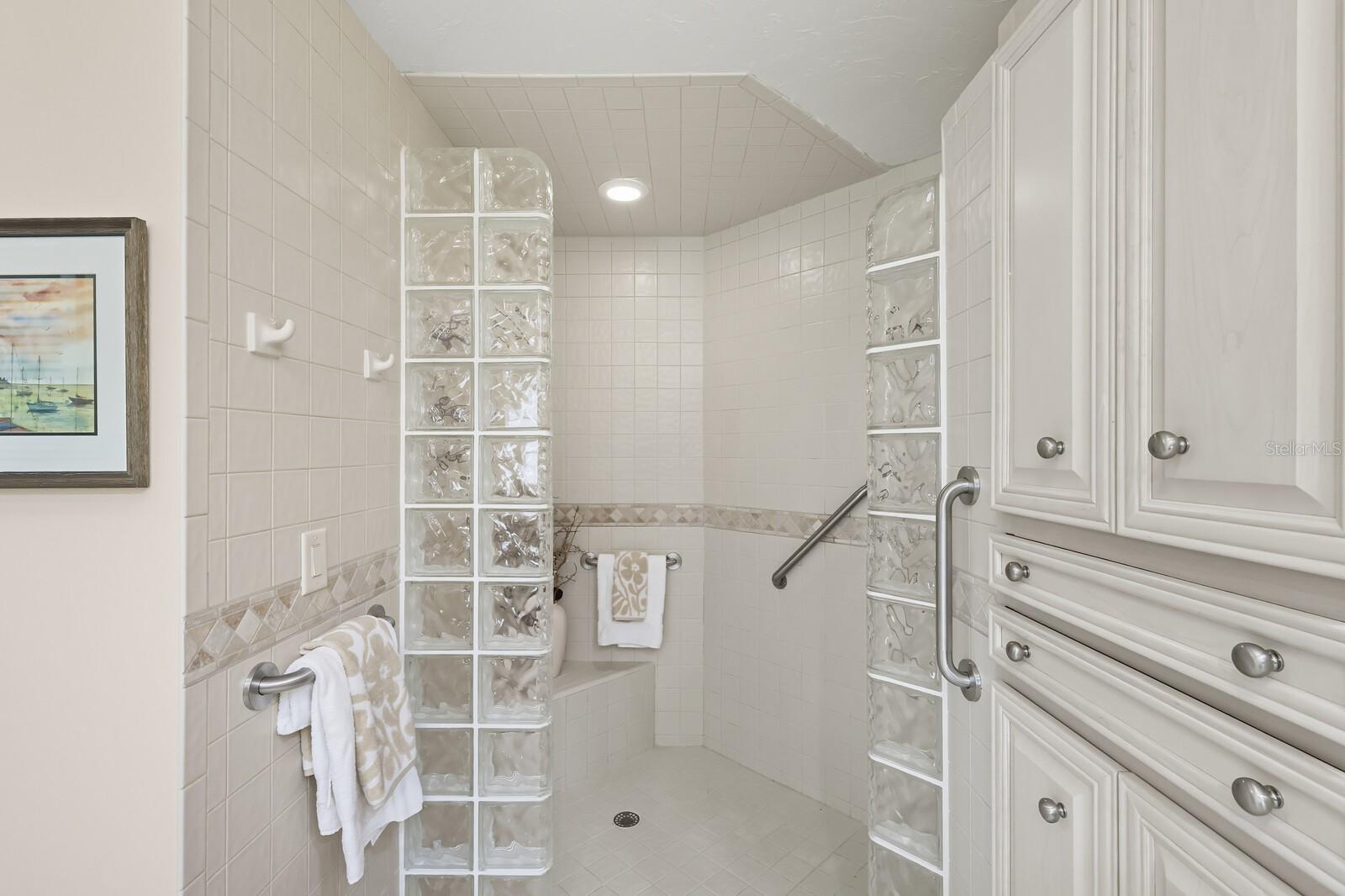 Image 17 of 33 For 3904 Wilshire Court 81