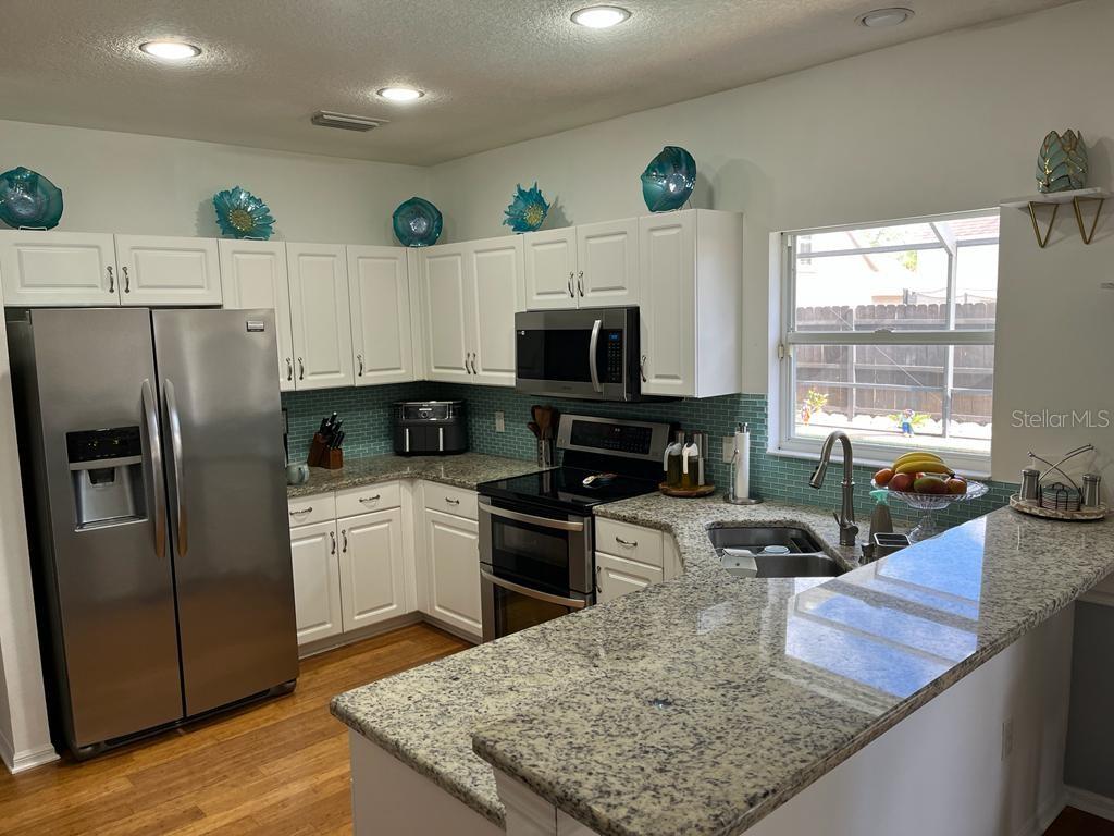 Image 6 of 20 For 4810 69th Court E