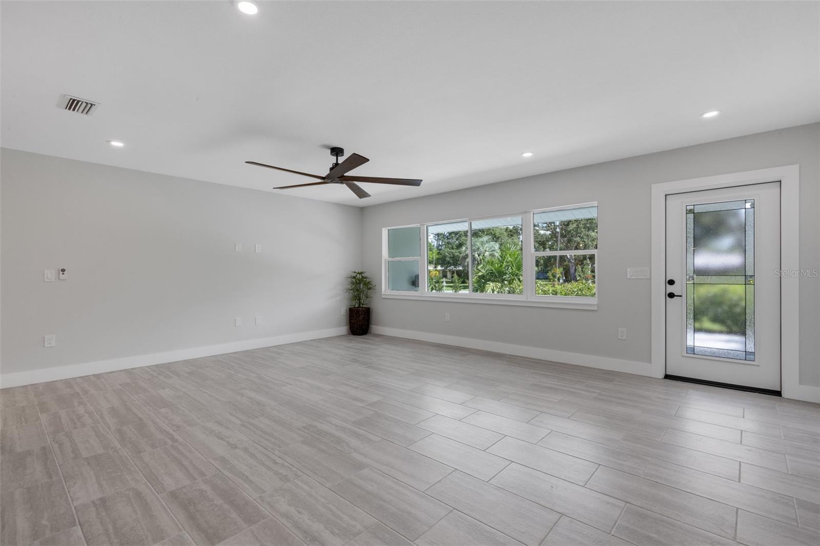 Image 2 of 72 For 3857 Malec Circle