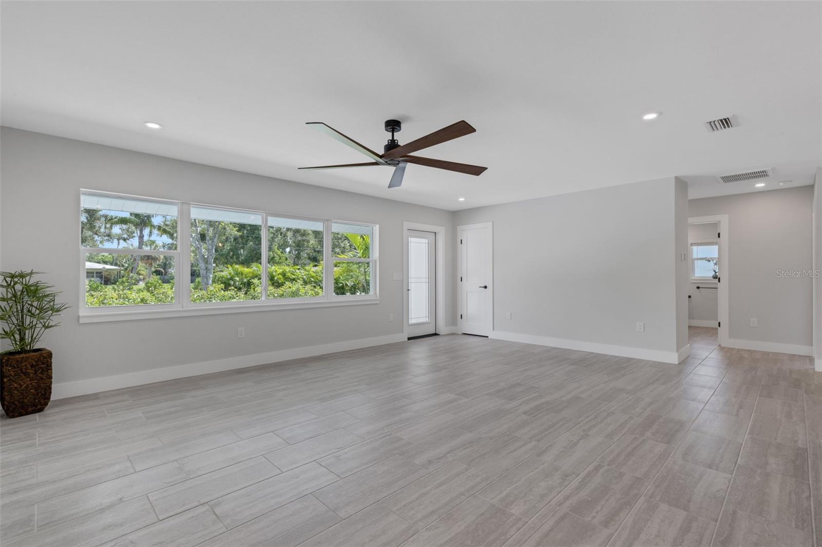 Image 3 of 72 For 3857 Malec Circle