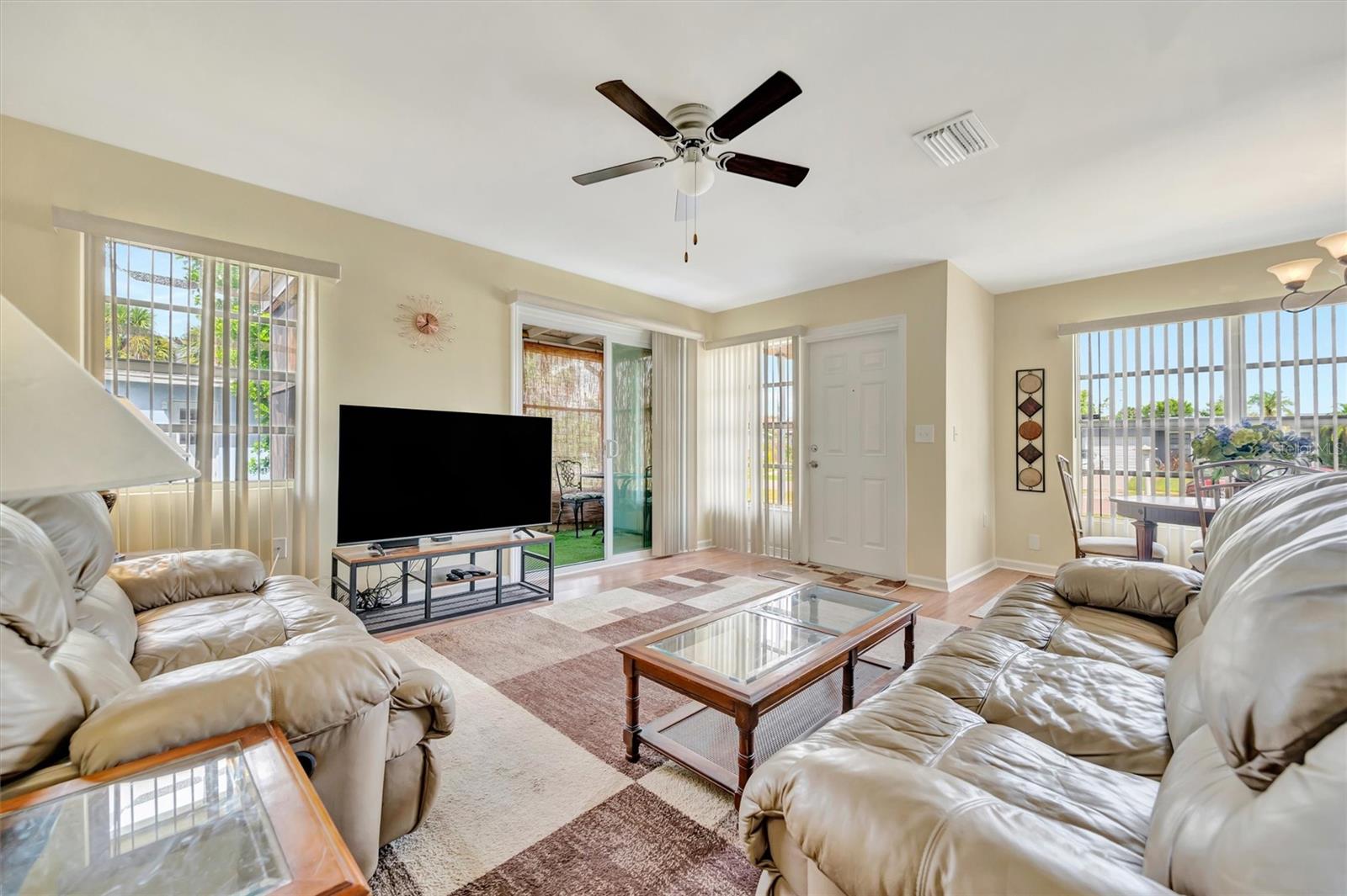 Image 17 of 49 For 7959 Hyde Park Avenue