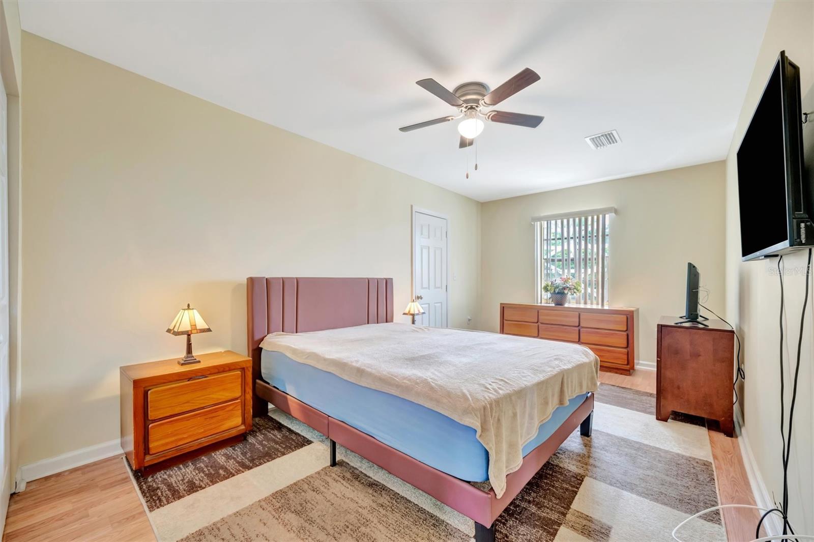 Image 34 of 49 For 7959 Hyde Park Avenue