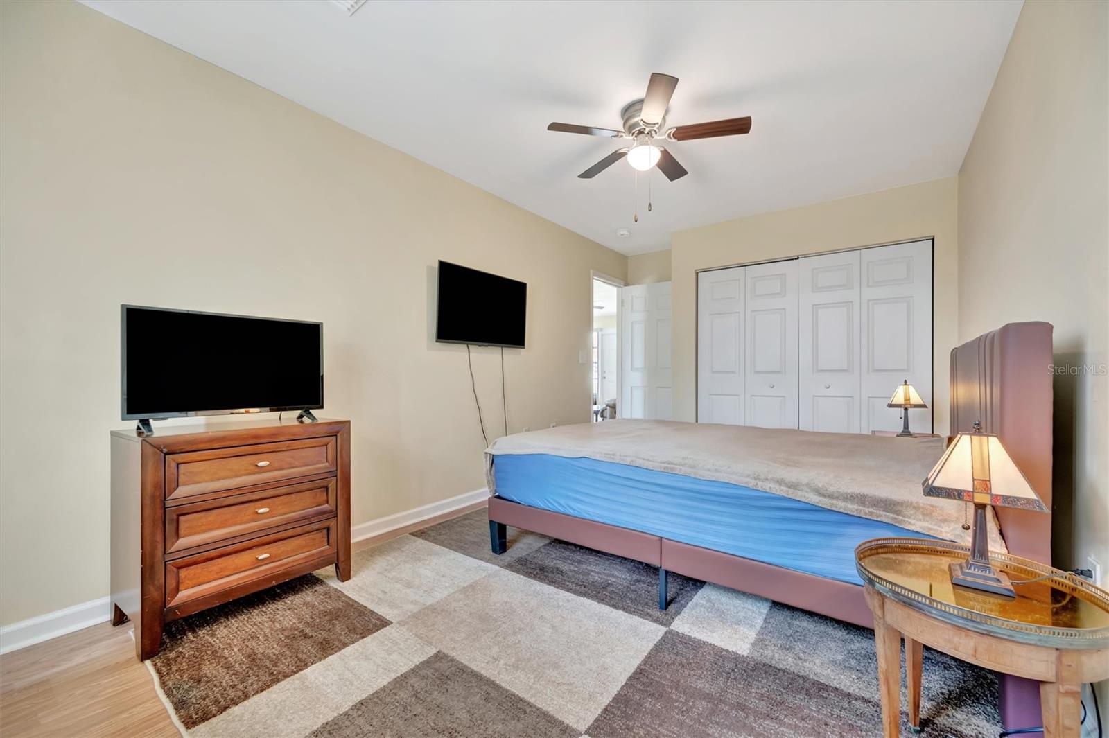 Image 36 of 49 For 7959 Hyde Park Avenue