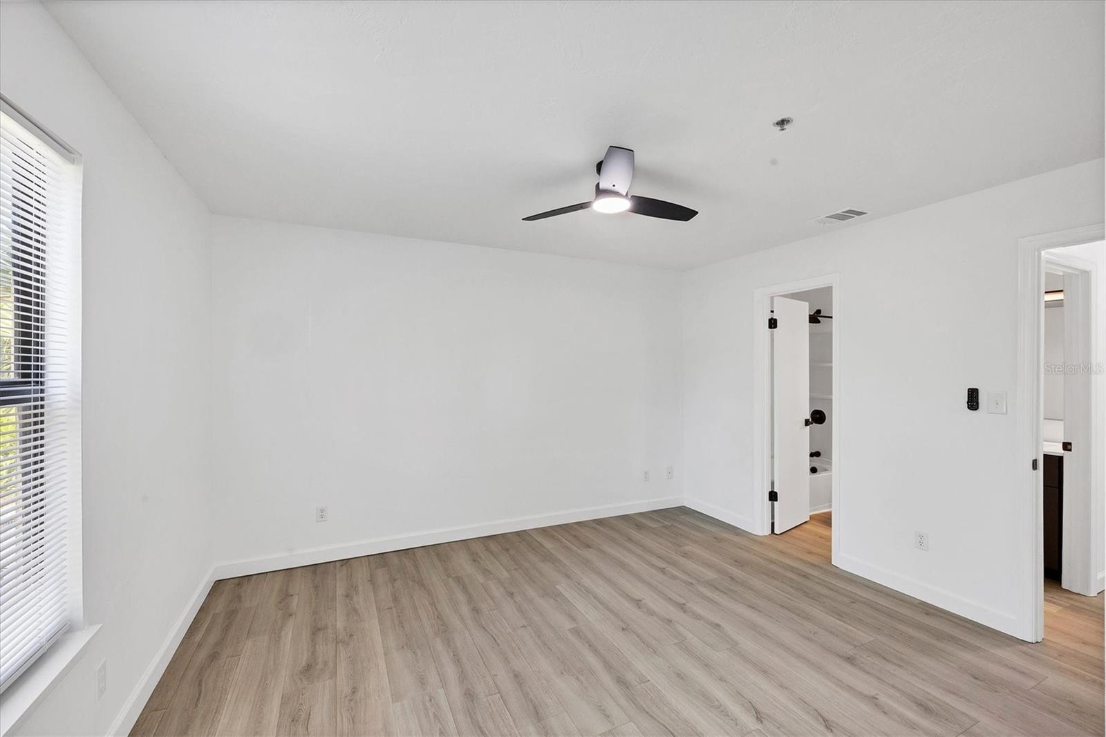 Image 19 of 50 For 4008 Crockers Lake Boulevard 11