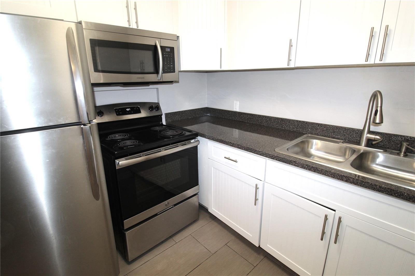 Image 2 of 18 For 3001 Bee Ridge Road 104