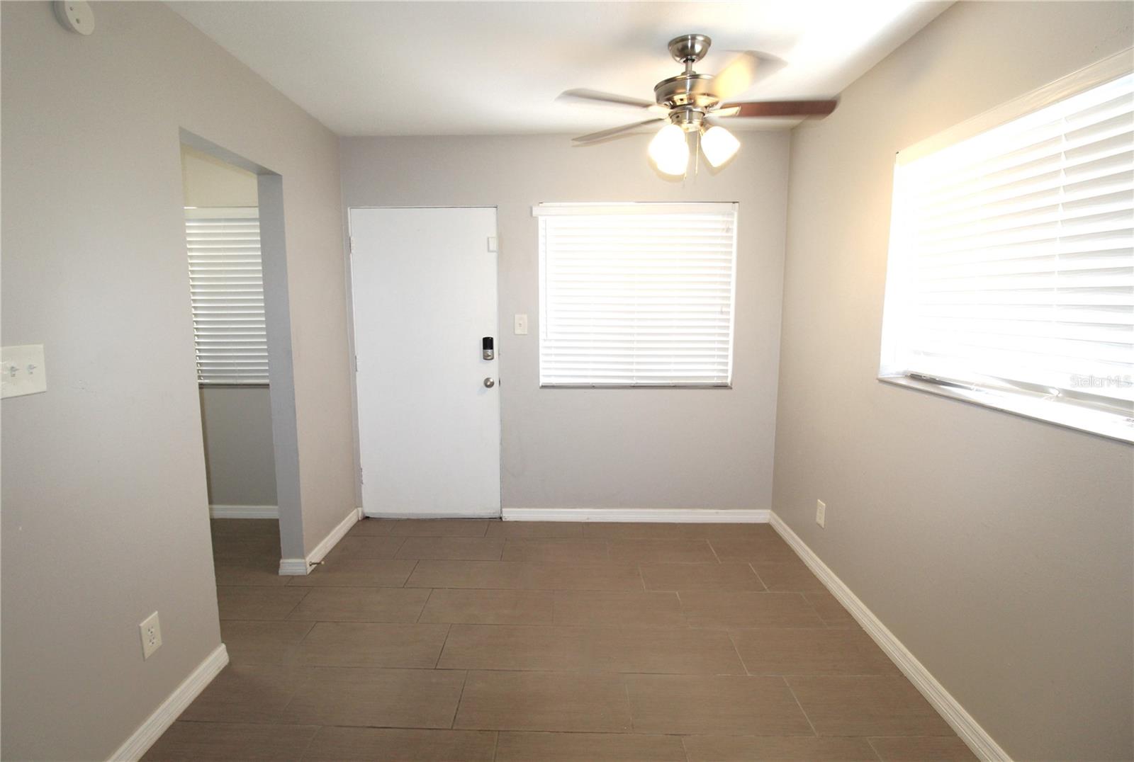 Image 3 of 18 For 3001 Bee Ridge Road 104
