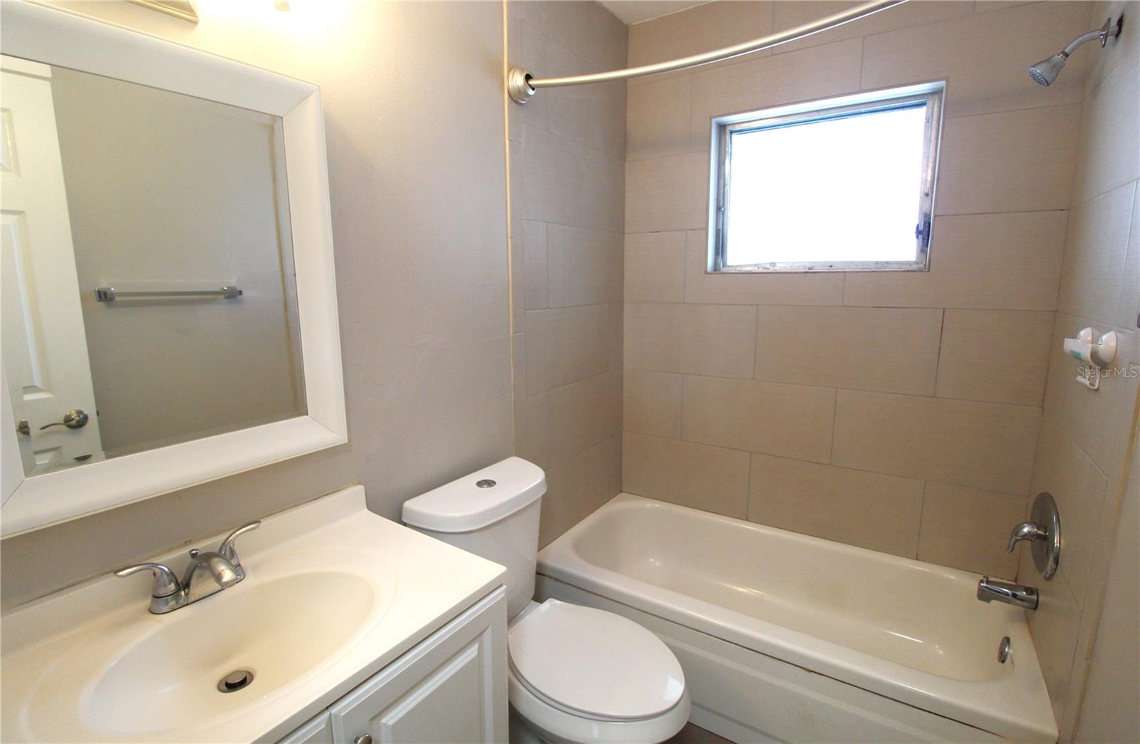 Image 7 of 18 For 3001 Bee Ridge Road 104