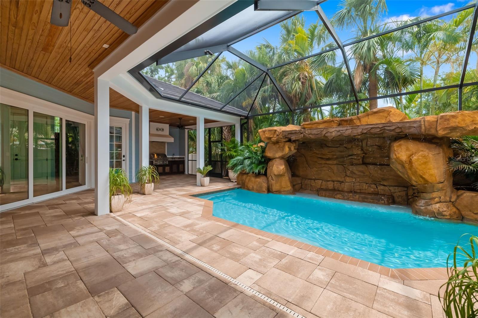 Image 4 of 80 For 1810 Lincoln Drive