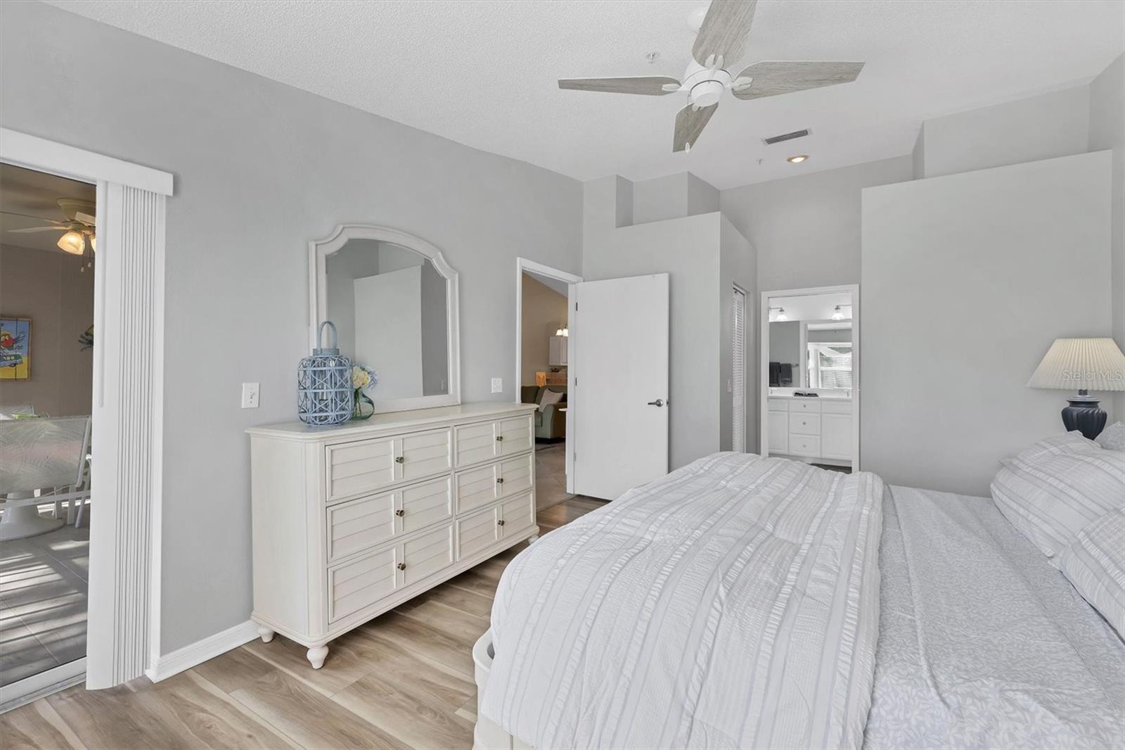 Image 23 of 66 For 8941 Veranda Way 523