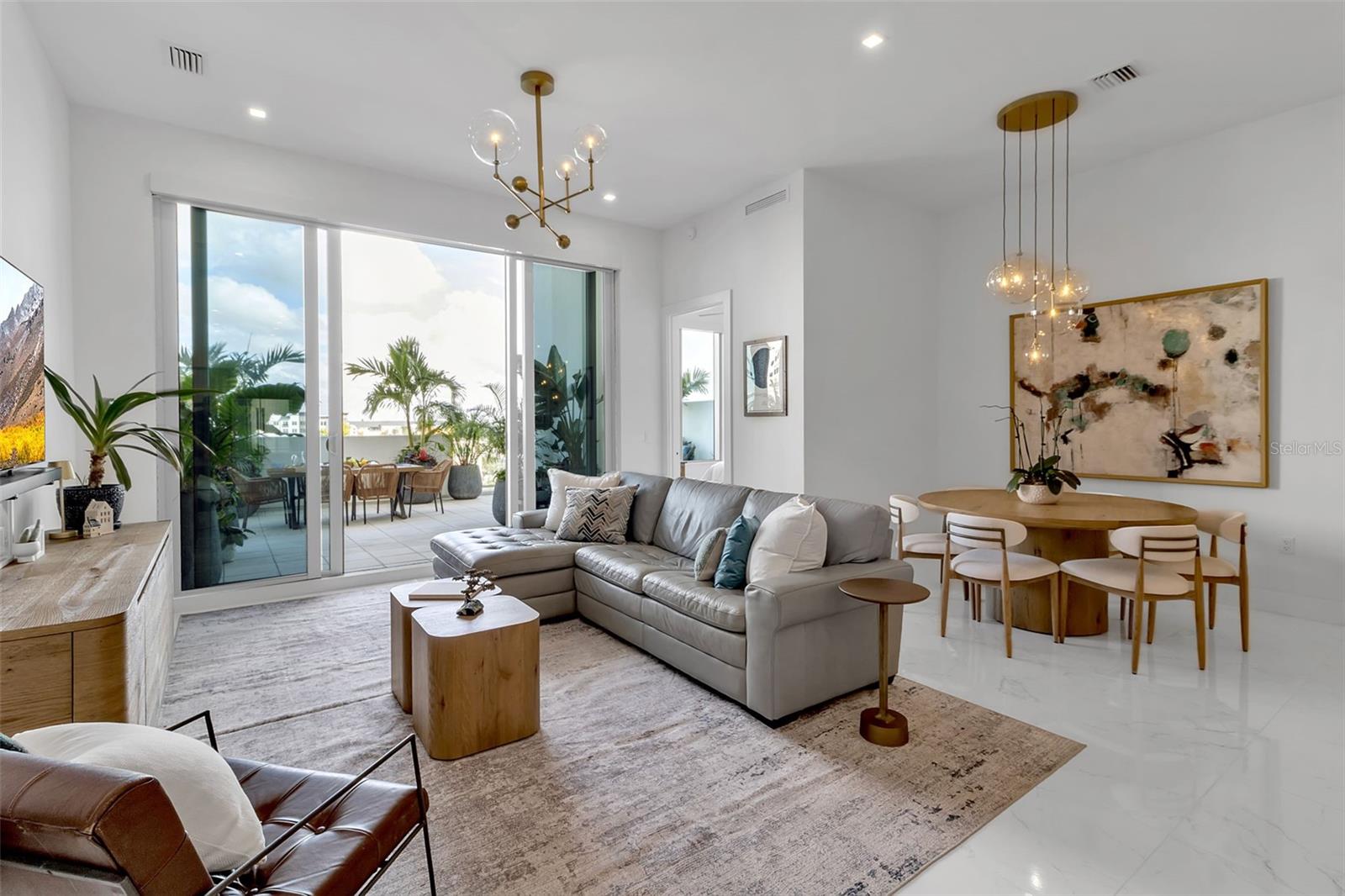 Image 3 of 59 For 111 Pineapple Avenue 519