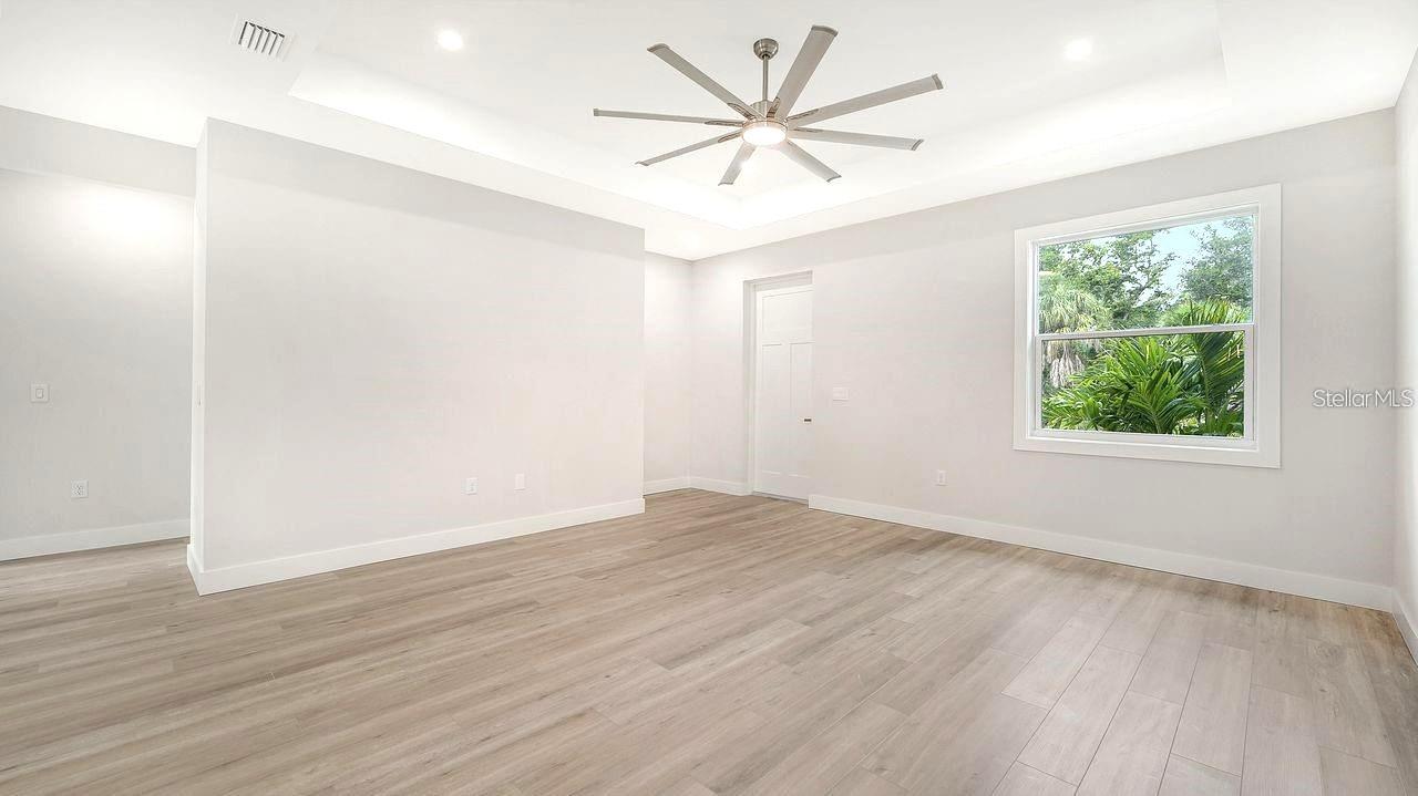 Image 6 of 19 For 286 Krieger Street