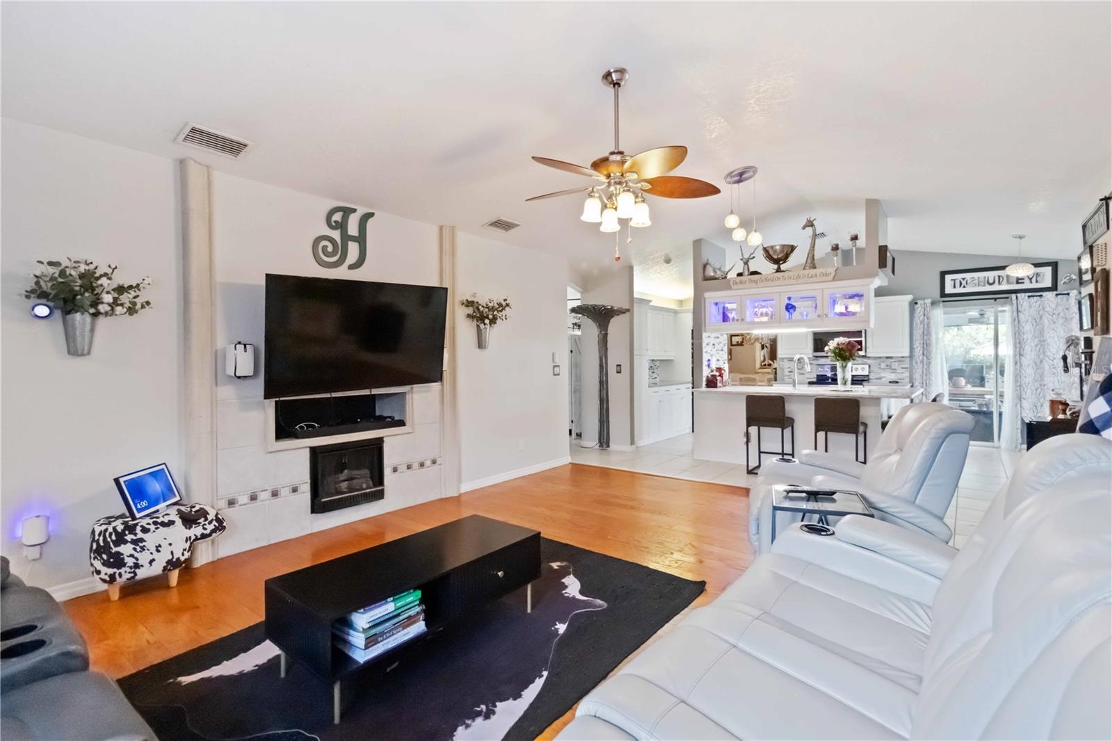 Image 11 of 70 For 4913 37th Street East