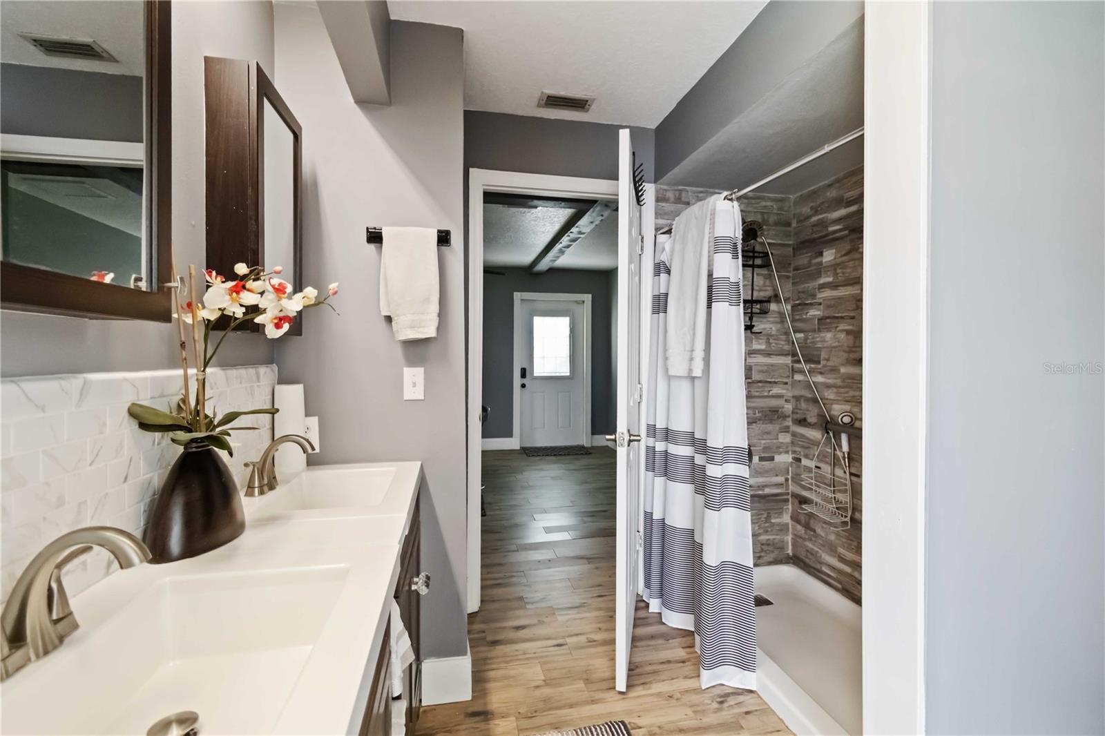 Image 32 of 70 For 4913 37th Street East