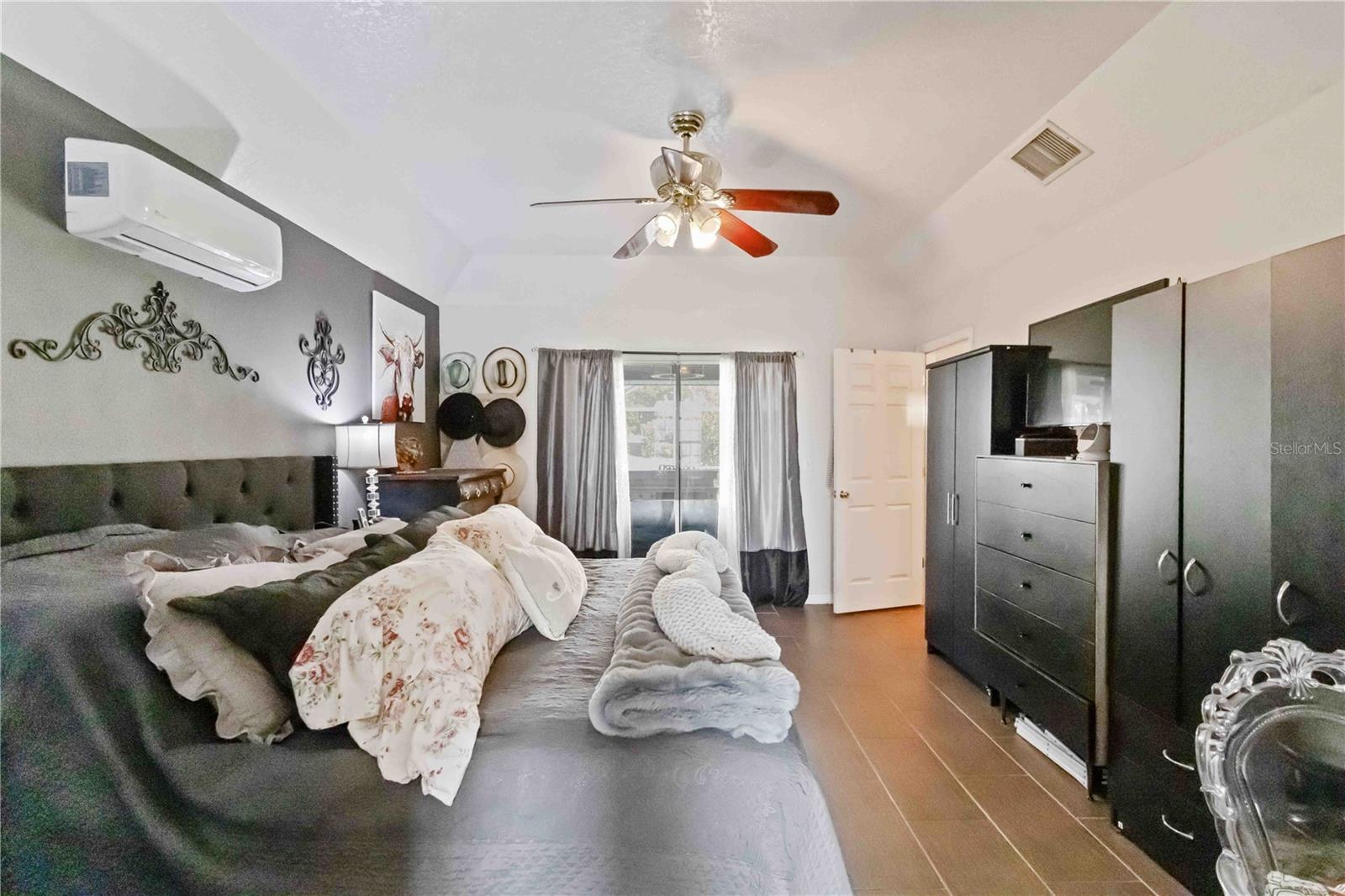Image 37 of 70 For 4913 37th Street East
