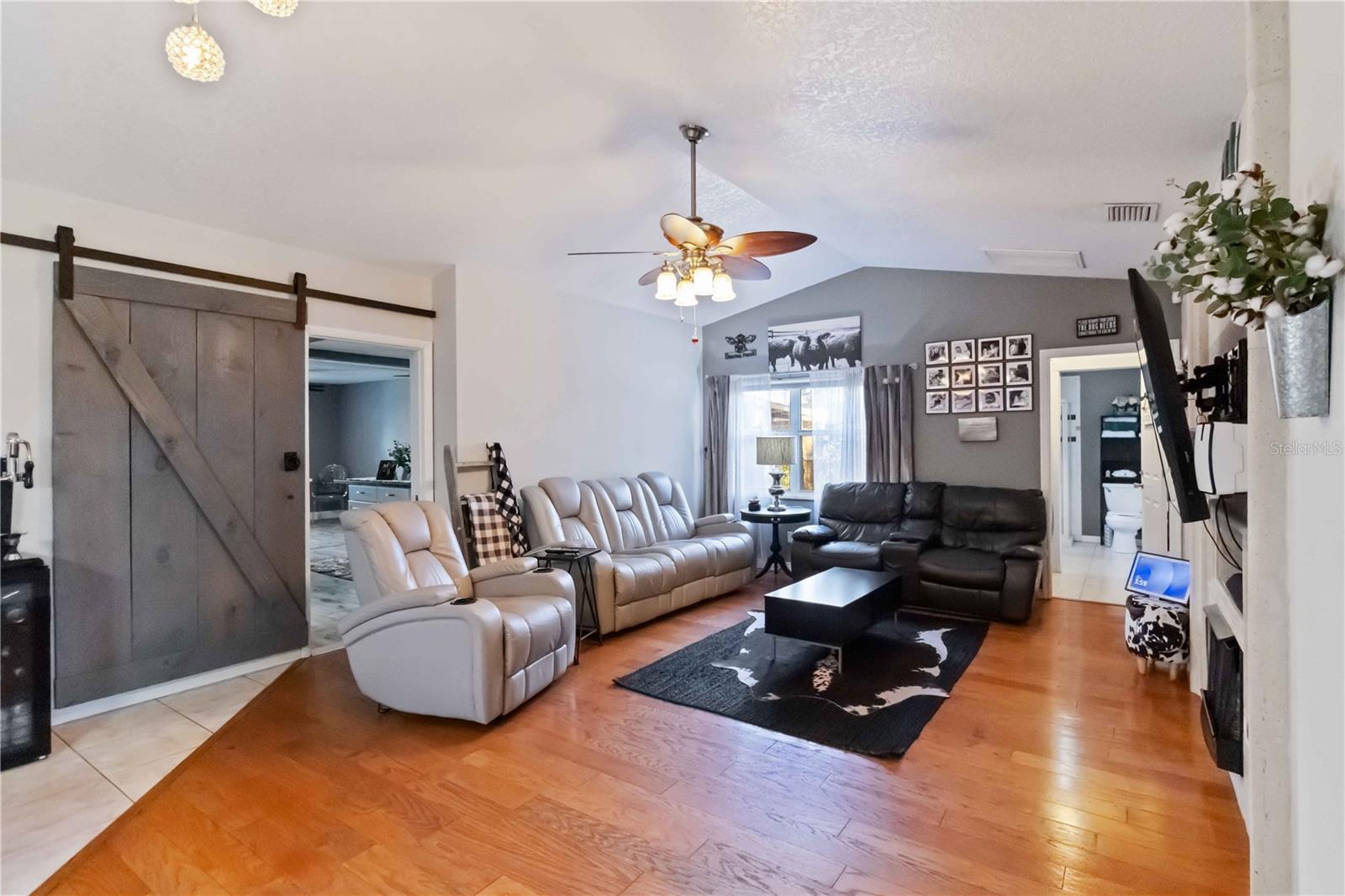 Image 9 of 70 For 4913 37th Street East
