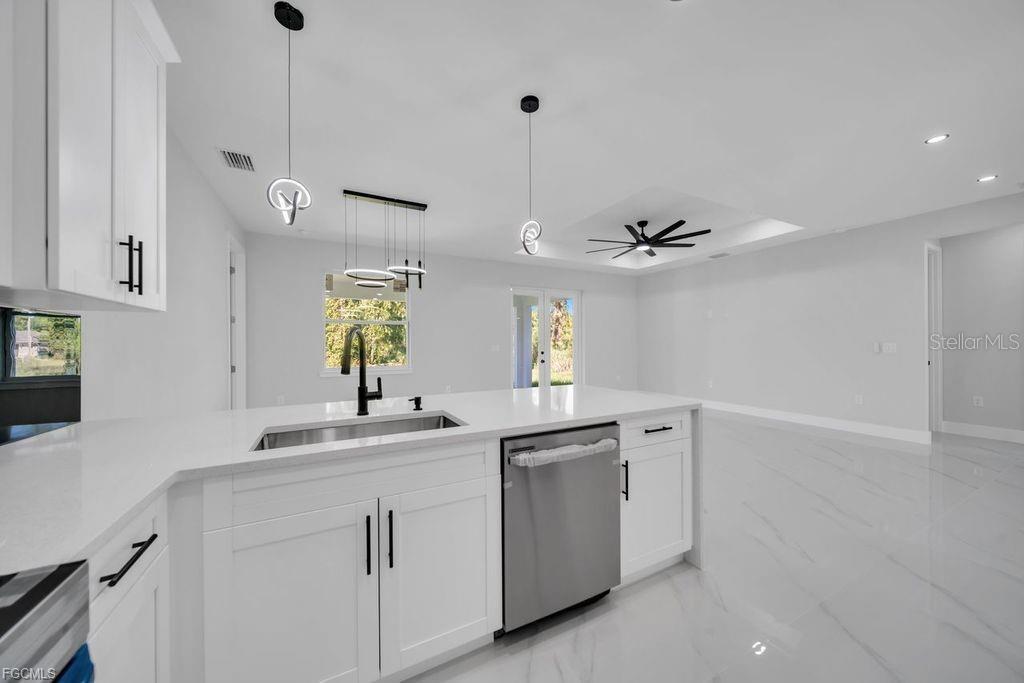 Image 17 of 38 For 2912 14th Street W