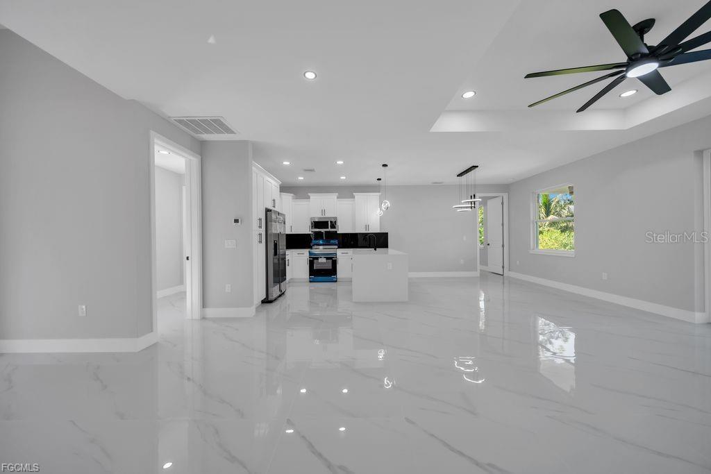 Image 23 of 38 For 2912 14th Street W