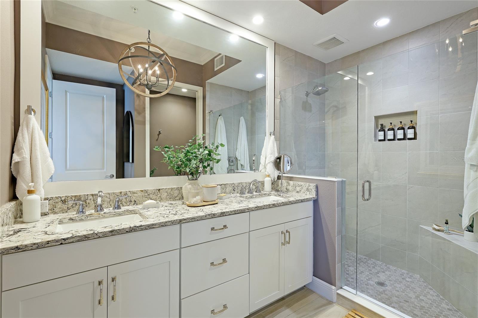 Image 21 of 55 For 10520 Boardwalk Loop 704