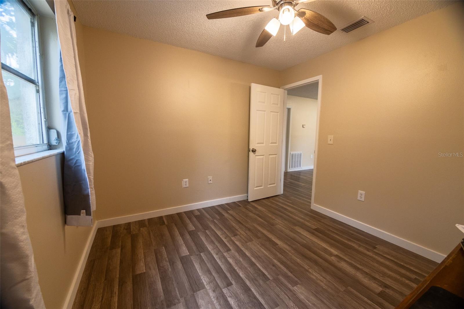 Image 17 of 42 For 4041 Annie Street