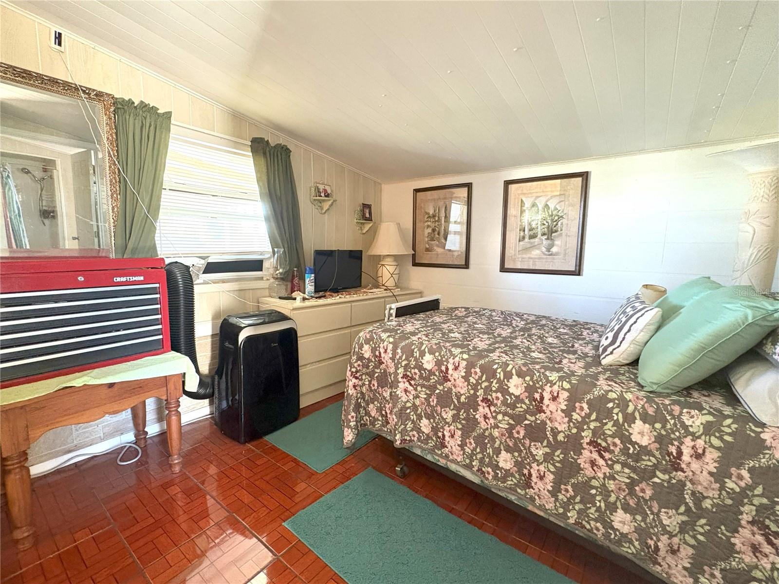 Image 3 of 17 For 905 51st Avenue Terrace W