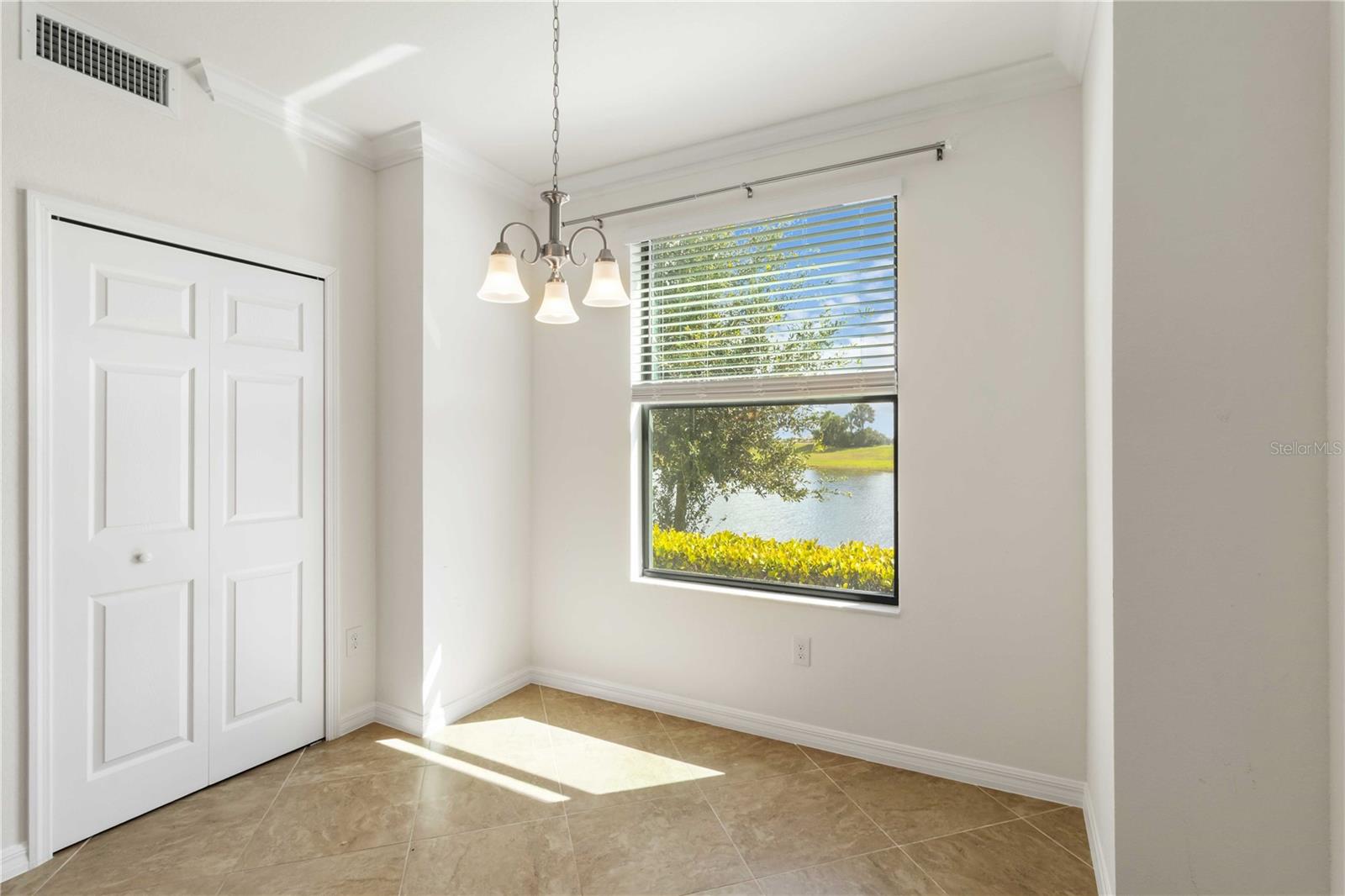Image 11 of 42 For 5614 Palmer Circle 104