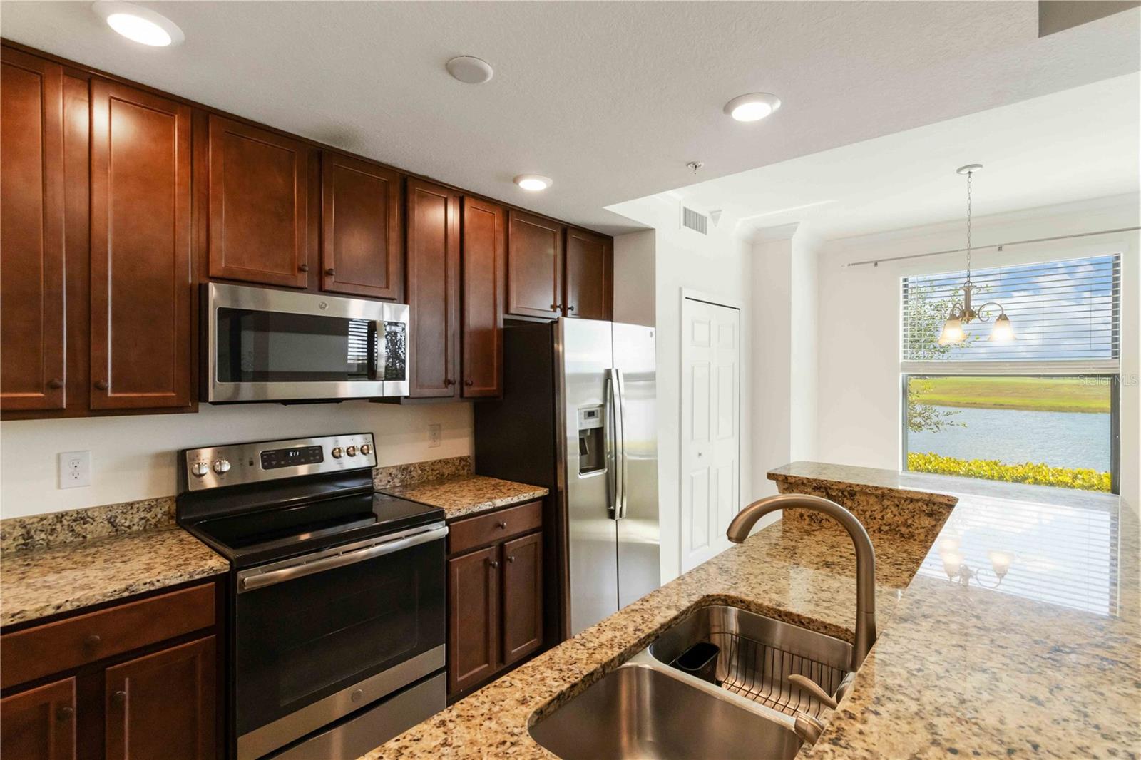 Image 9 of 42 For 5614 Palmer Circle 104