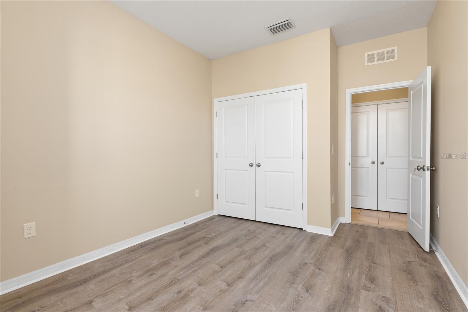 Image 21 of 56 For 8323 Enclave Way 104