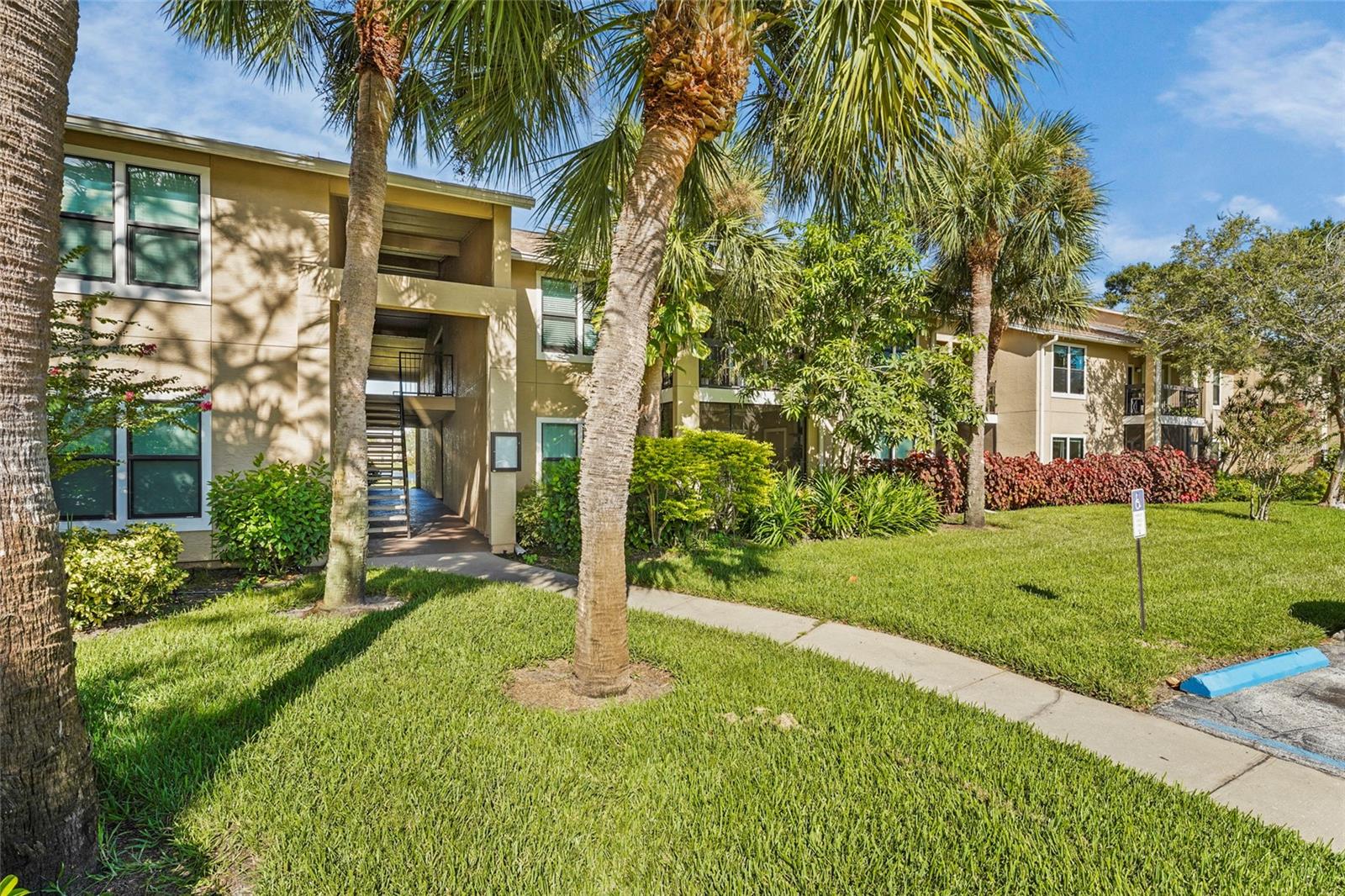 Image 4 of 83 For 4045 Crockers Lake Boulevard 23