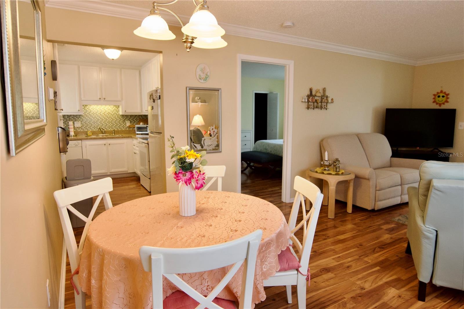 Image 11 of 48 For 390 301 Boulevard W 11a