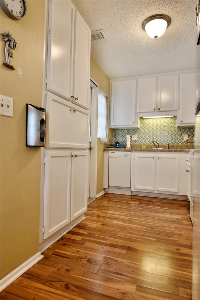 Image 13 of 48 For 390 301 Boulevard W 11a