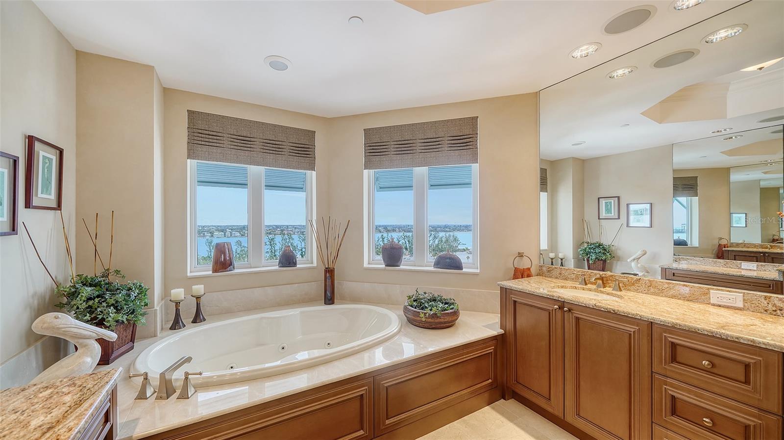 Image 33 of 76 For 2050 Benjamin Franklin Drive A1001