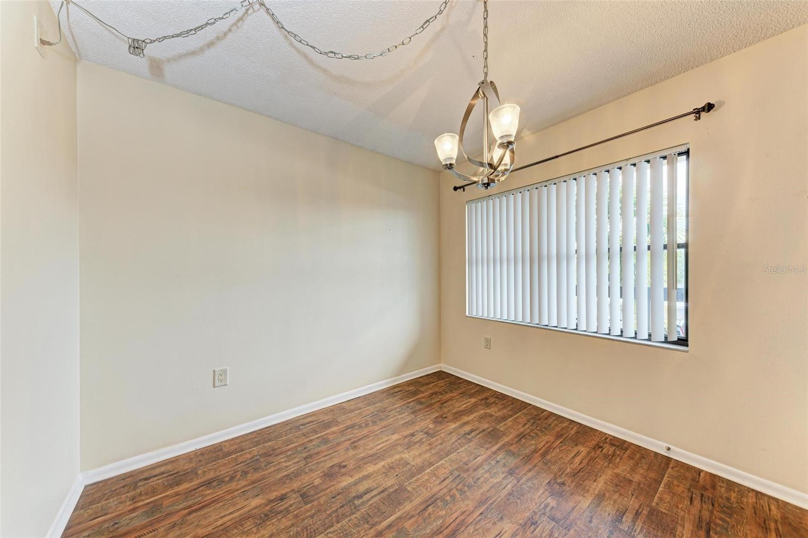 Image 11 of 33 For 305 30th Avenue W A210