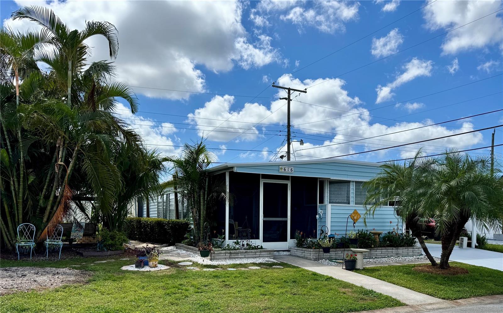 Image 2 of 43 For 616 50th Avenue Terrace W