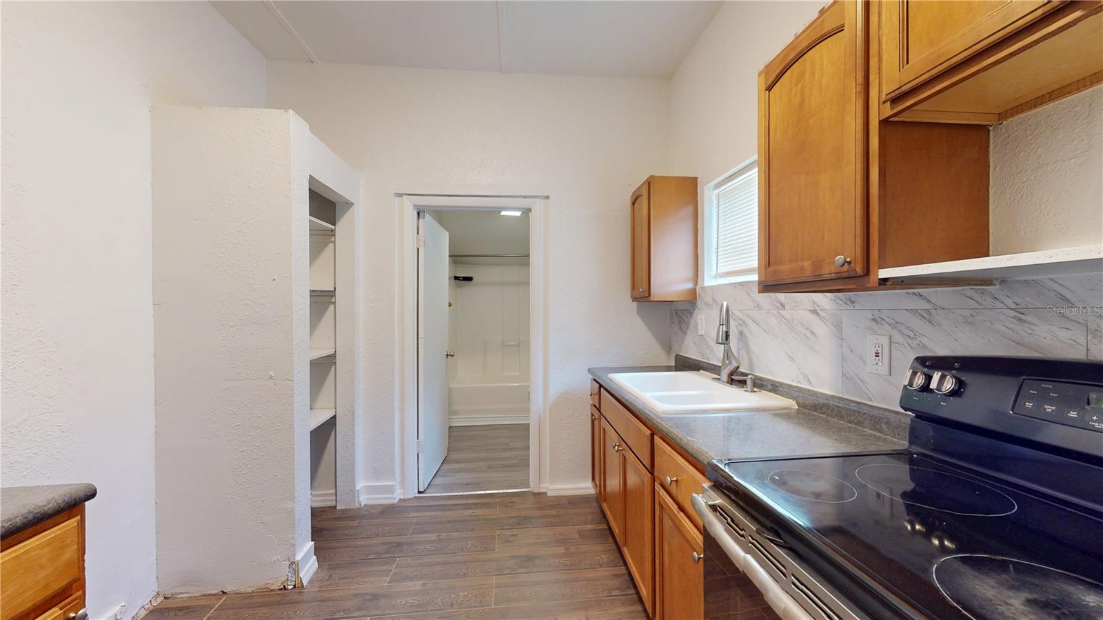 Image 10 of 14 For 1510 10th Street W