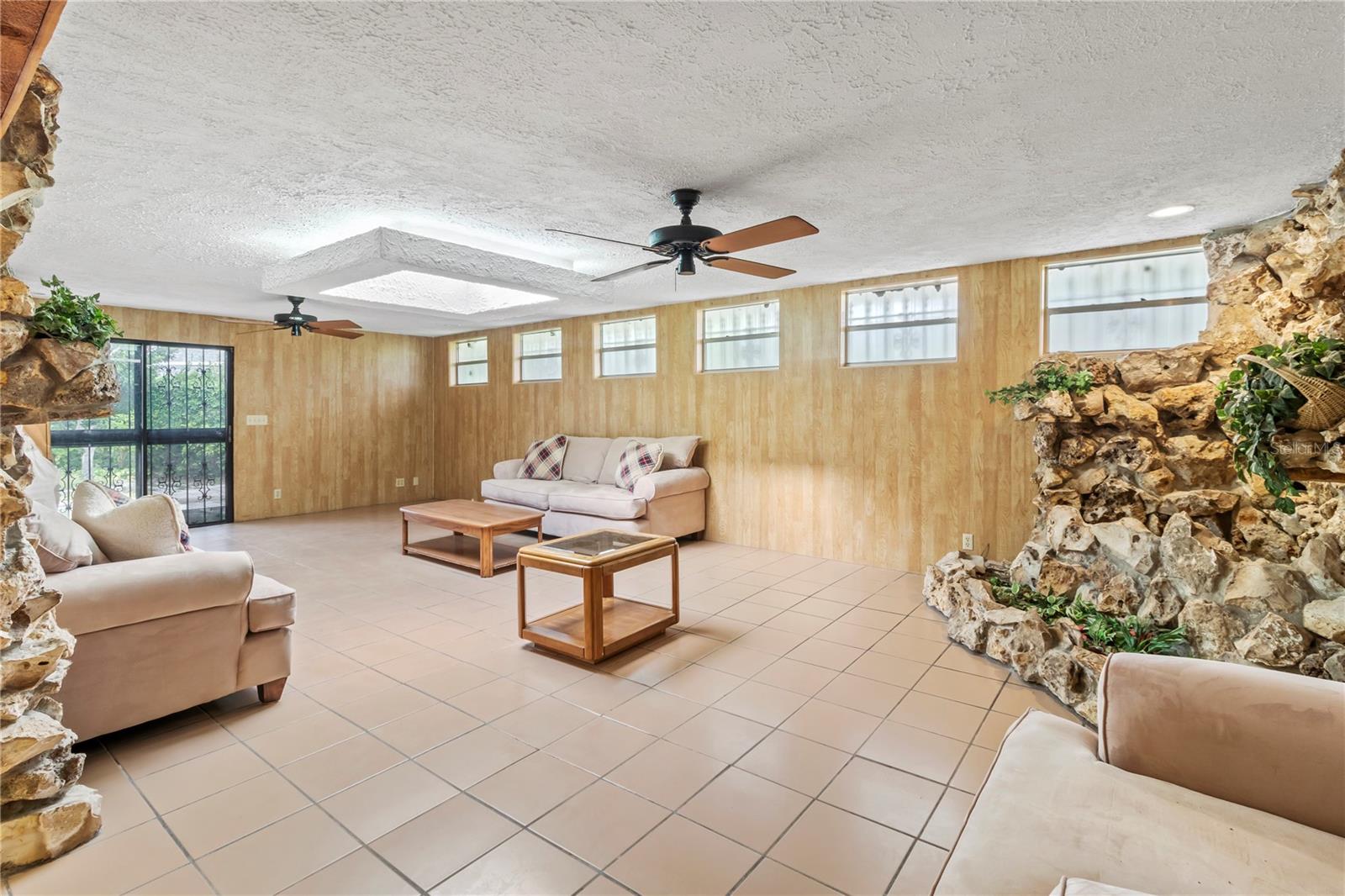 Image 18 of 29 For 3205 Bougainvillea Street
