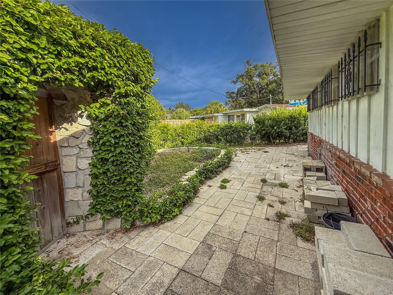 Image 24 of 29 For 3205 Bougainvillea Street