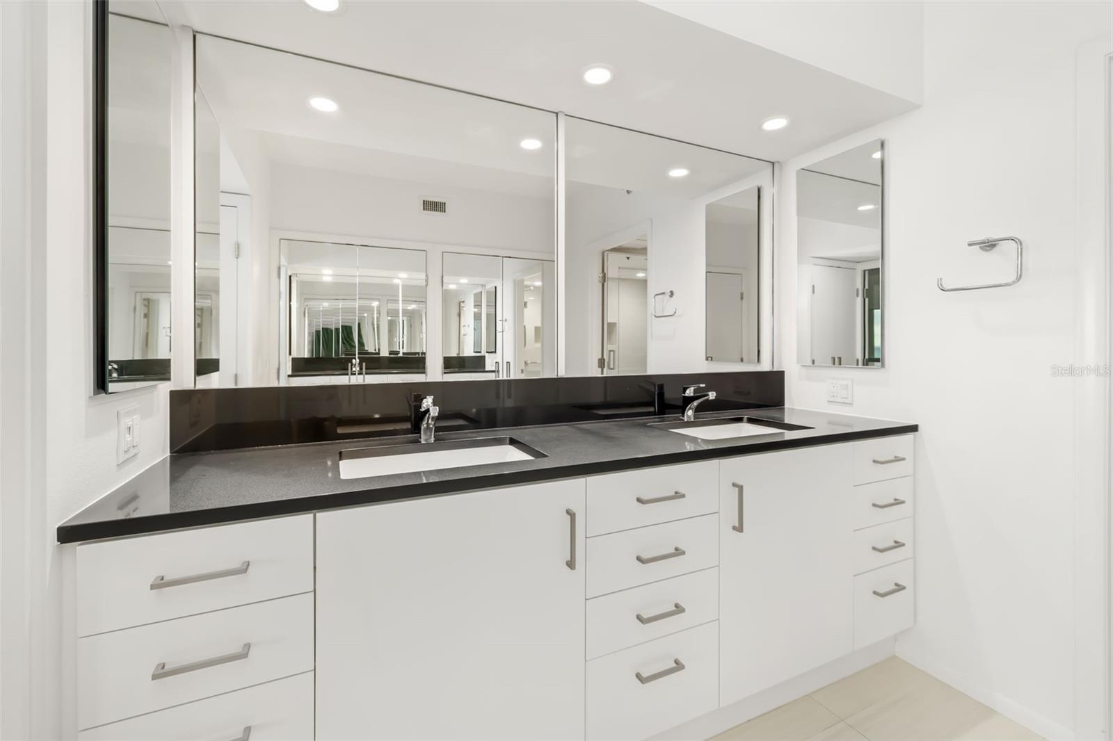 Image 14 of 78 For 1135 Gulf Of Mexico Drive 502