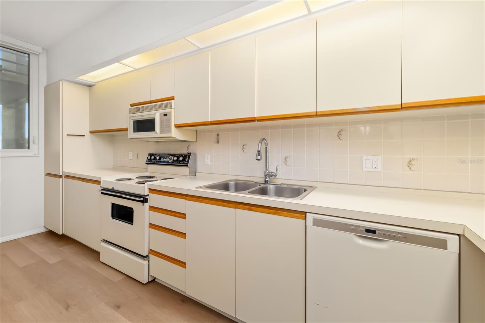 Image 22 of 78 For 1135 Gulf Of Mexico Drive 502