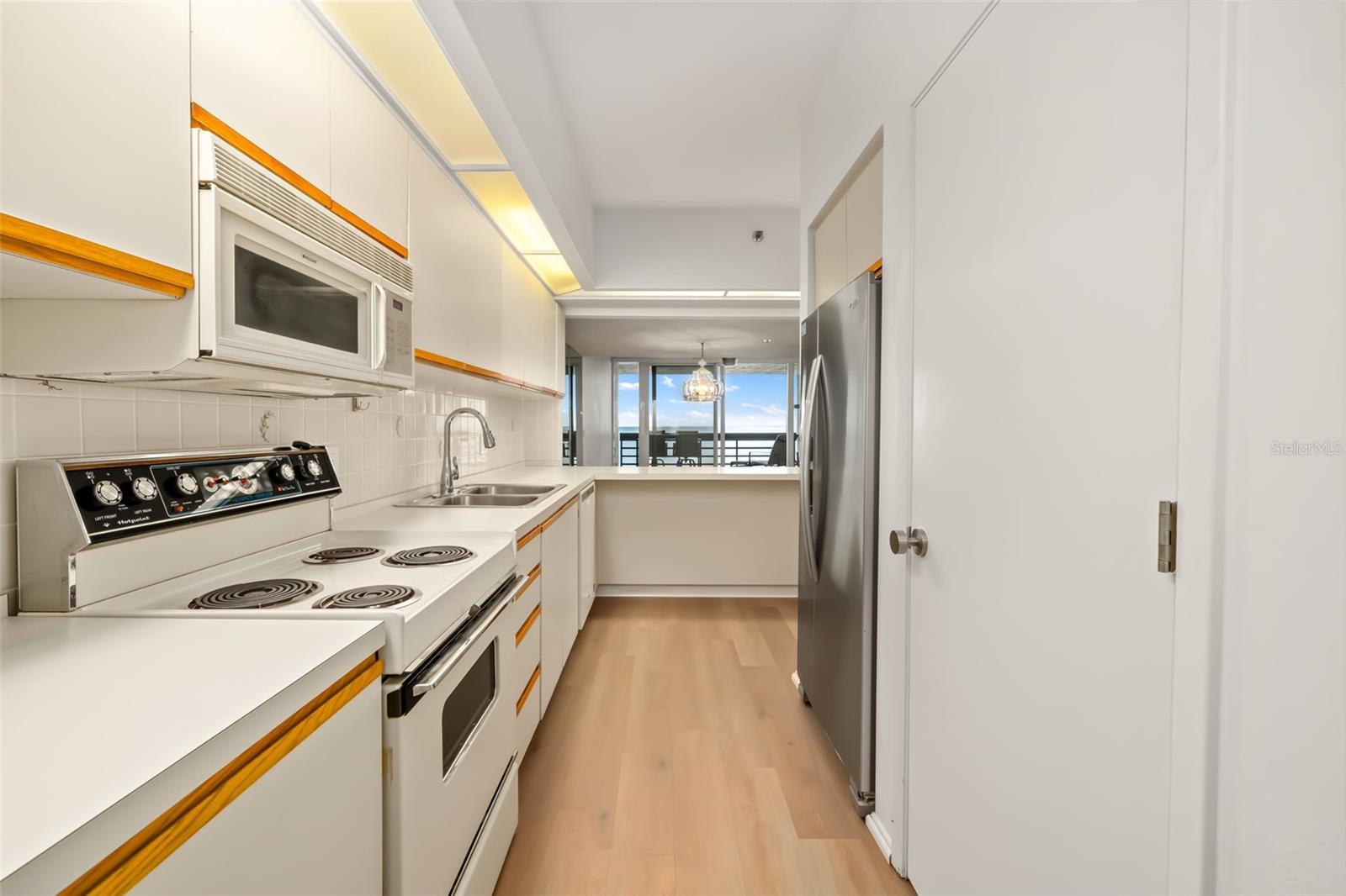 Image 53 of 78 For 1135 Gulf Of Mexico Drive 502