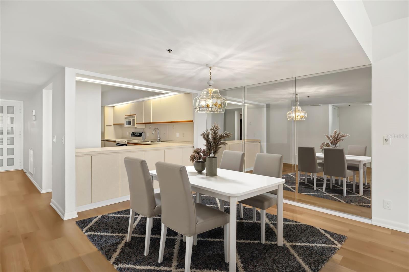 Image 9 of 78 For 1135 Gulf Of Mexico Drive 502