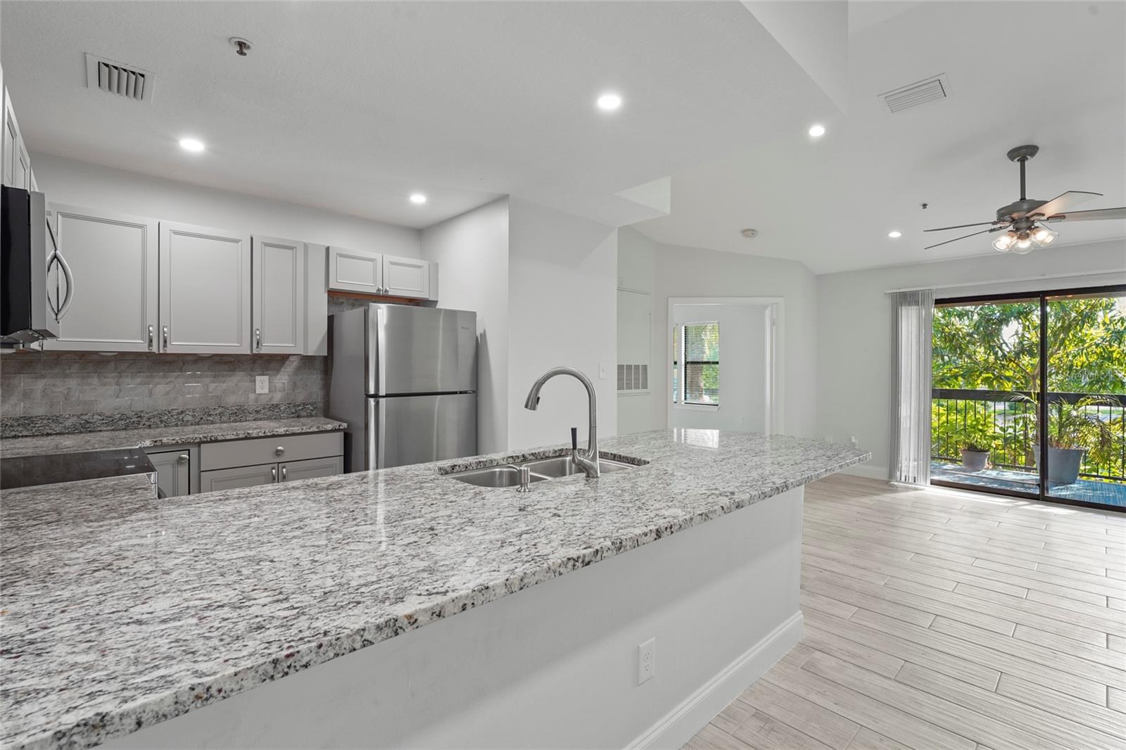 Image 10 of 83 For 4045 Crockers Lake Boulevard 23