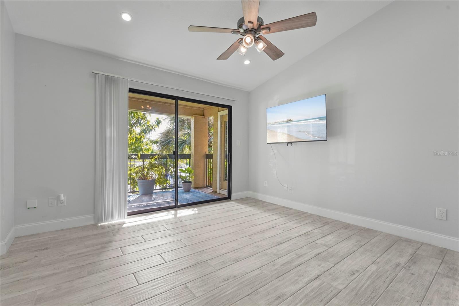 Image 15 of 83 For 4045 Crockers Lake Boulevard 23