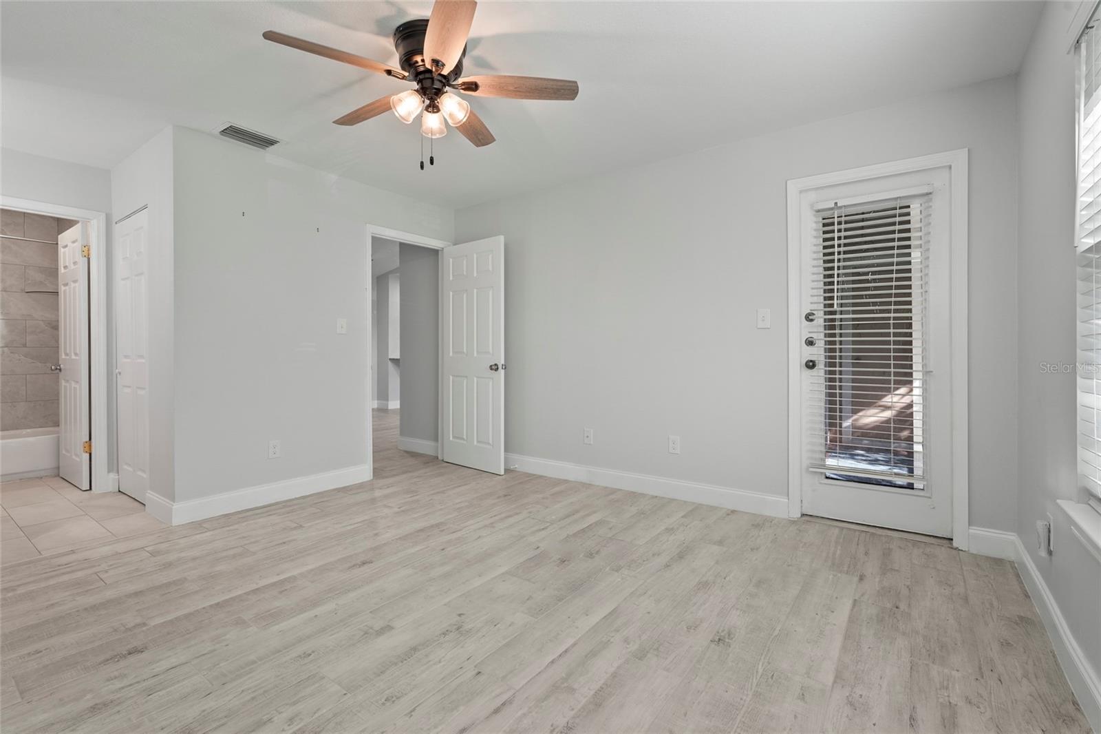 Image 24 of 83 For 4045 Crockers Lake Boulevard 23