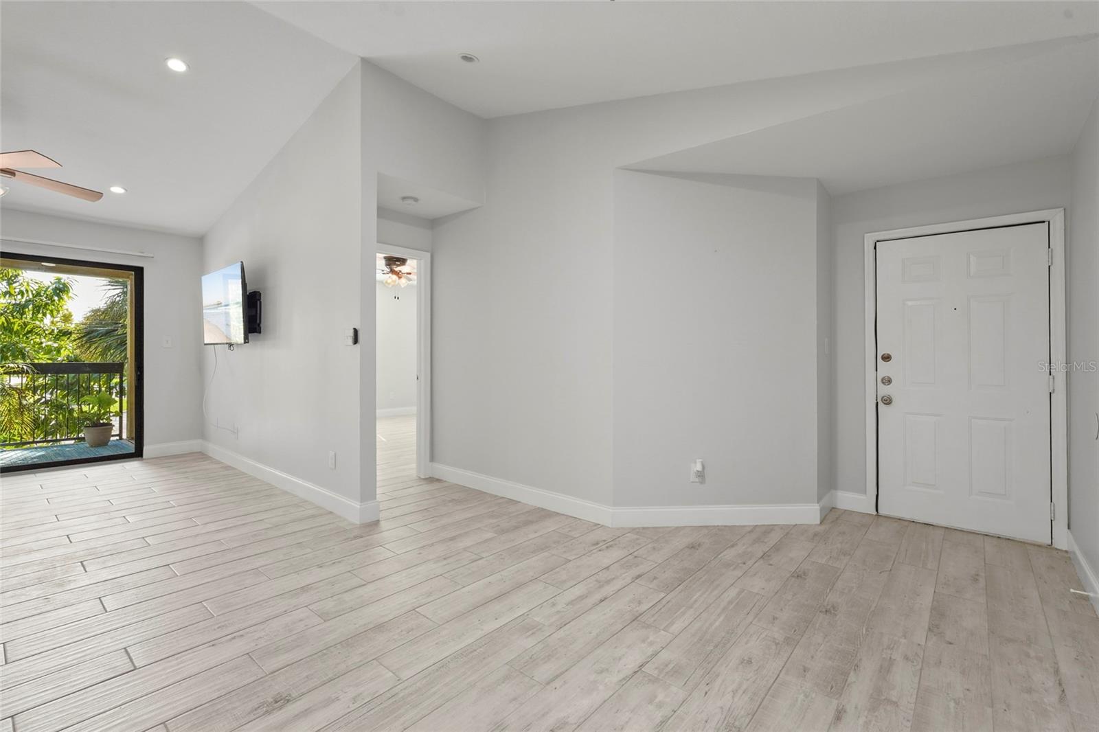 Image 6 of 83 For 4045 Crockers Lake Boulevard 23