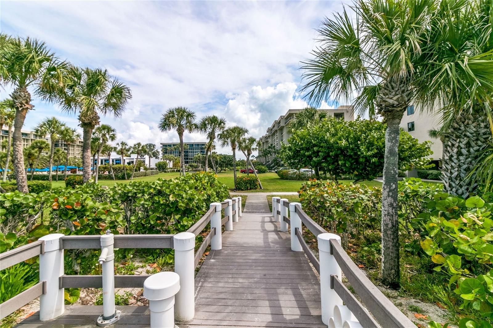 Image 39 of 47 For 1065 Gulf Of Mexico Drive 402