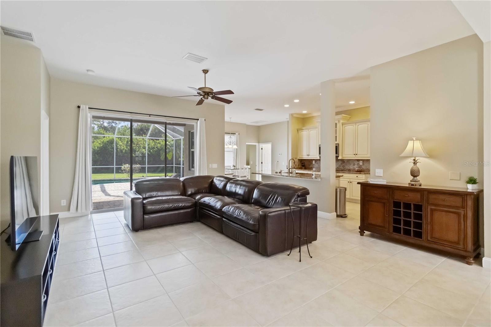 Image 11 of 49 For 343 Londonderry Drive